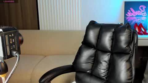 Snapshot of selena_grey_ chatting on 09-26-25, 01:09 Selena online show from 09-26-25, 01:09