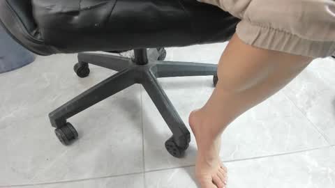 Snapshot of selena_robertss_ chatting on 10-14-25, 02:51 selena roberts online show from 10-14-25, 02:51