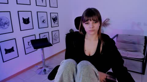 Selena ntmy online show from 01-05-25, 05:09