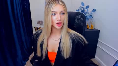 selenaemoore online show from 11-30-25, 06:34