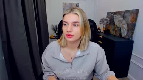 selenaemoore online show from 04-21-26, 03:46