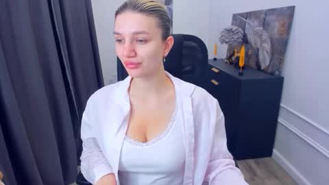 Snapshot of selenaemoore chatting on 05-23-26, 03:45 selenaemoore online show from 05-23-26, 03:45
