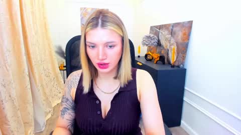 Snapshot of selenaemoore chatting on 05-27-26, 03:47 selenaemoore online show from 05-27-26, 03:47