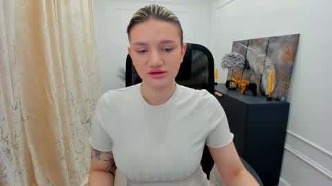 Snapshot of selenaemoore chatting on 05-30-26, 03:47 selenaemoore online show from 05-30-26, 03:47