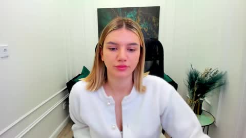 Snapshot of selenaemoore chatting on 06-03-26, 03:42 selenaemoore online show from 06-03-26, 03:42