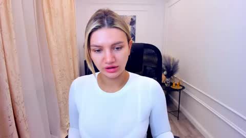 Snapshot of selenaemoore chatting on 06-05-26, 06:52 selenaemoore online show from 06-05-26, 06:52