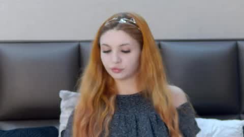 Snapshot of selenahanson chatting on 06-17-26, 12:29 SelenaHanson online show from 06-17-26, 12:29