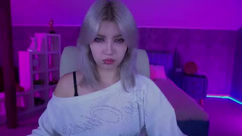 selenairis online show from 06-18-26, 06:13