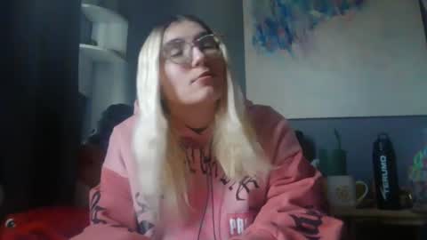 Snapshot of selenebaby chatting on 12-24-24, 06:17 Selene online show from 12-24-24, 06:17