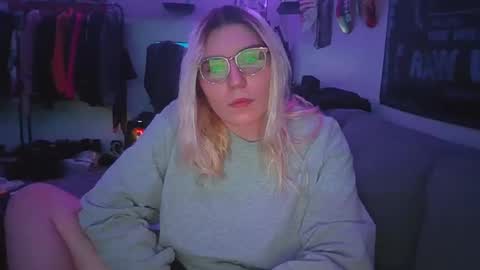 Snapshot of selenebaby chatting on 12-28-24, 11:16 Selene online show from 12-28-24, 11:16