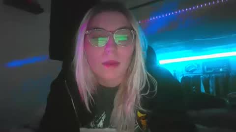 Snapshot of selenebaby chatting on 01-07-25, 02:10 Selene online show from 01-07-25, 02:10