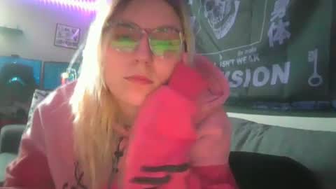 Snapshot of selenebaby chatting on 01-29-25, 05:13 Selene online show from 01-29-25, 05:13