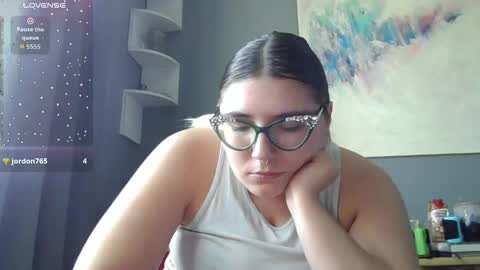 Snapshot of selenebaby chatting on 10-17-25, 05:59 Selene online show from 10-17-25, 05:59