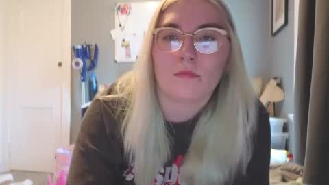 Snapshot of selenebaby chatting on 03-17-26, 07:50 Selene online show from 03-17-26, 07:50