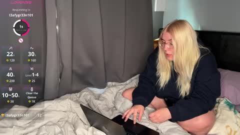 Selene online show from 04-23-26, 10:58