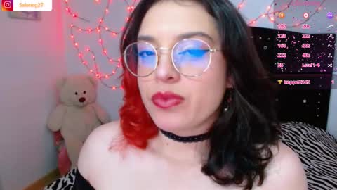 Snapshot of seleneg chatting on 12-20-25, 07:04 Selene G online show from 12-20-25, 07:04