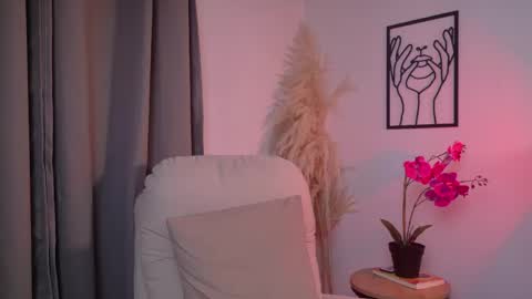 Snapshot of selenenova chatting on 04-23-26, 09:28 Selene Nova online show from 04-23-26, 09:28