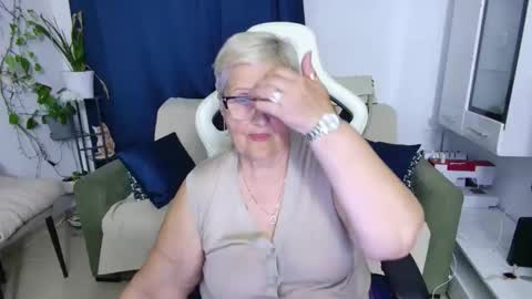 Snapshot of selenna57 chatting on 05-08-26, 05:07 Selenna online show from 05-08-26, 05:07