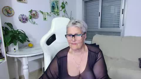 Snapshot of selenna57 chatting on 05-16-26, 05:23 Selenna online show from 05-16-26, 05:23
