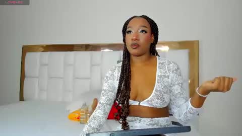 SelennaFox online show from 06-18-26, 04:13