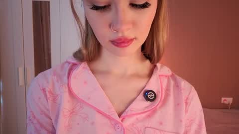 Snapshot of selina__moon chatting on 05-31-26, 01:29 Selina online show from 05-31-26, 01:29