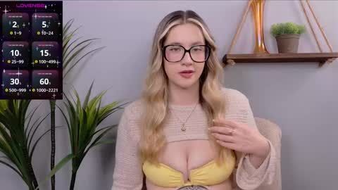 Selina Mae online show from 10-18-25, 03:09