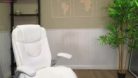 Snapshot of selinesole_ chatting on 02-19-25, 05:27 Seline online show from 02-19-25, 05:27