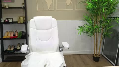 Snapshot of selinesole_ chatting on 02-20-25, 11:21 Seline online show from 02-20-25, 11:21