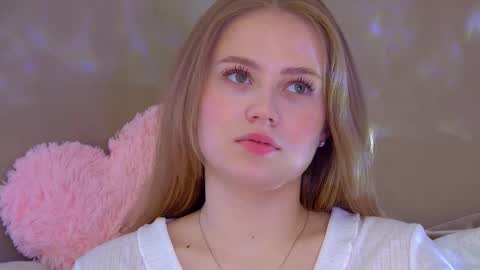 SelinSwarovski online show from 09-30-25, 06:02