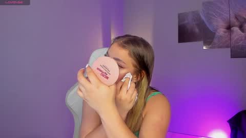 Snapshot of selyn_ chatting on 12-05-24, 12:22 Selyn online show from 12-05-24, 12:22