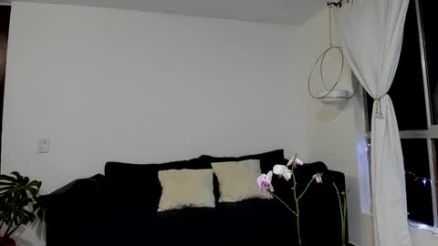 Snapshot of selyn_ chatting on 12-26-24, 05:37 Selyn online show from 12-26-24, 05:37