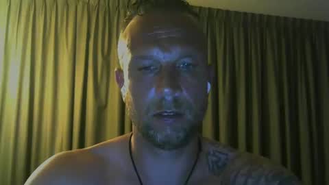 Snapshot of sence08 chatting on 05-25-26, 01:33 sence08 online show from 05-25-26, 01:33