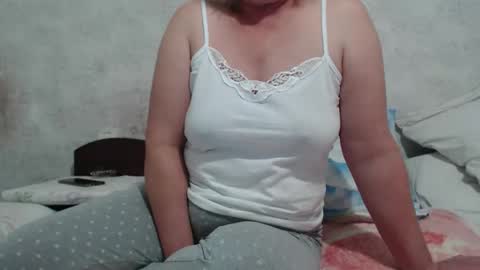 Snapshot of seniorita333 chatting on 10-26-25, 08:31 Lenna online show from 10-26-25, 08:31