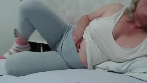 Snapshot of seniorita333 chatting on 11-16-25, 12:22 Lenna online show from 11-16-25, 12:22