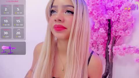 Snapshot of senniabella chatting on 02-18-25, 01:44 Sennia online show from 02-18-25, 01:44