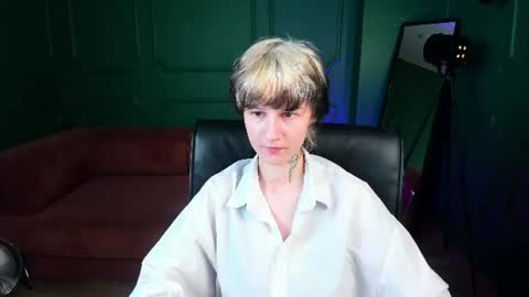 Snapshot of senpai_sins chatting on 07-17-26, 02:24 Shigo online show from 07-17-26, 02:24