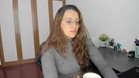 Snapshot of sensual__lady chatting on 09-23-25, 06:11 Samantha - online show from 09-23-25, 06:11