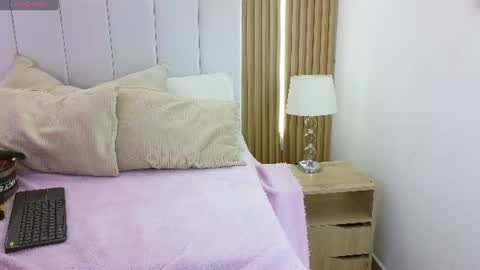 Snapshot of sensual_kim77 chatting on 06-30-26, 12:50 Sensual Kim77 online show from 06-30-26, 12:50