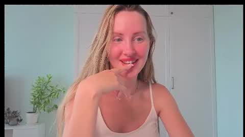Snapshot of sensual_orchid7 chatting on 07-25-26, 08:23 Jordan online show from 07-25-26, 08:23