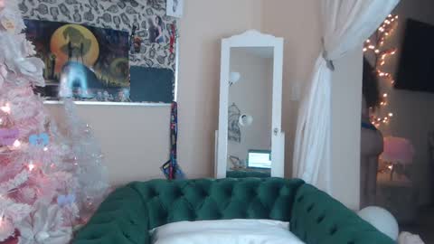 Snapshot of sensual_paradise_ chatting on 02-01-25, 09:08 V online show from 02-01-25, 09:08