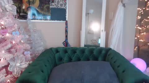 Snapshot of sensual_paradise_ chatting on 02-02-25, 12:09 V online show from 02-02-25, 12:09