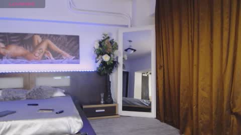 Hallie online show from 10-17-25, 03:58