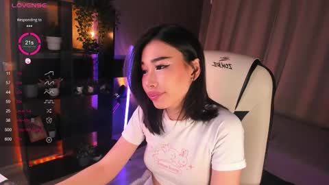 Snapshot of sensualily chatting on 11-13-25, 03:33 Kiki online show from 11-13-25, 03:33