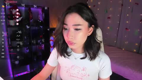 Snapshot of sensualily chatting on 01-08-26, 03:20 Kiki online show from 01-08-26, 03:20