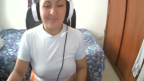 Snapshot of senthix1983 chatting on 02-21-25, 08:27 senthix heyy promo en OnlyFans aprovecha 85 descuento online show from 02-21-25, 08:27