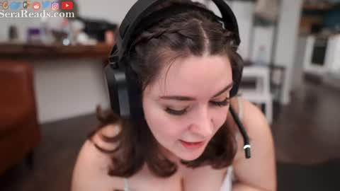 Snapshot of serareads chatting on 04-19-26, 01:43 SeraReads online show from 04-19-26, 01:43