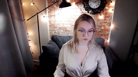 Snapshot of serena_johnsons chatting on 02-19-26, 10:00 Serena online show from 02-19-26, 10:00