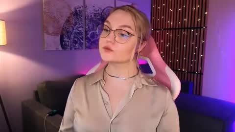 Snapshot of serena_johnsons chatting on 02-20-26, 07:54 Serena online show from 02-20-26, 07:54