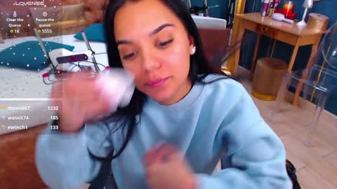 Snapshot of serena_mendez chatting on 02-01-25, 01:09 Serena online show from 02-01-25, 01:09
