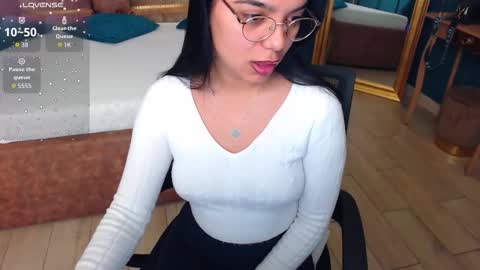 Snapshot of serena_mendez chatting on 10-06-25, 03:04 Serena online show from 10-06-25, 03:04